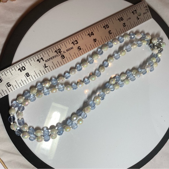 Vintage lot of 2 beaded necklaces. Unsigned. Price for both - Picture 7 of 7